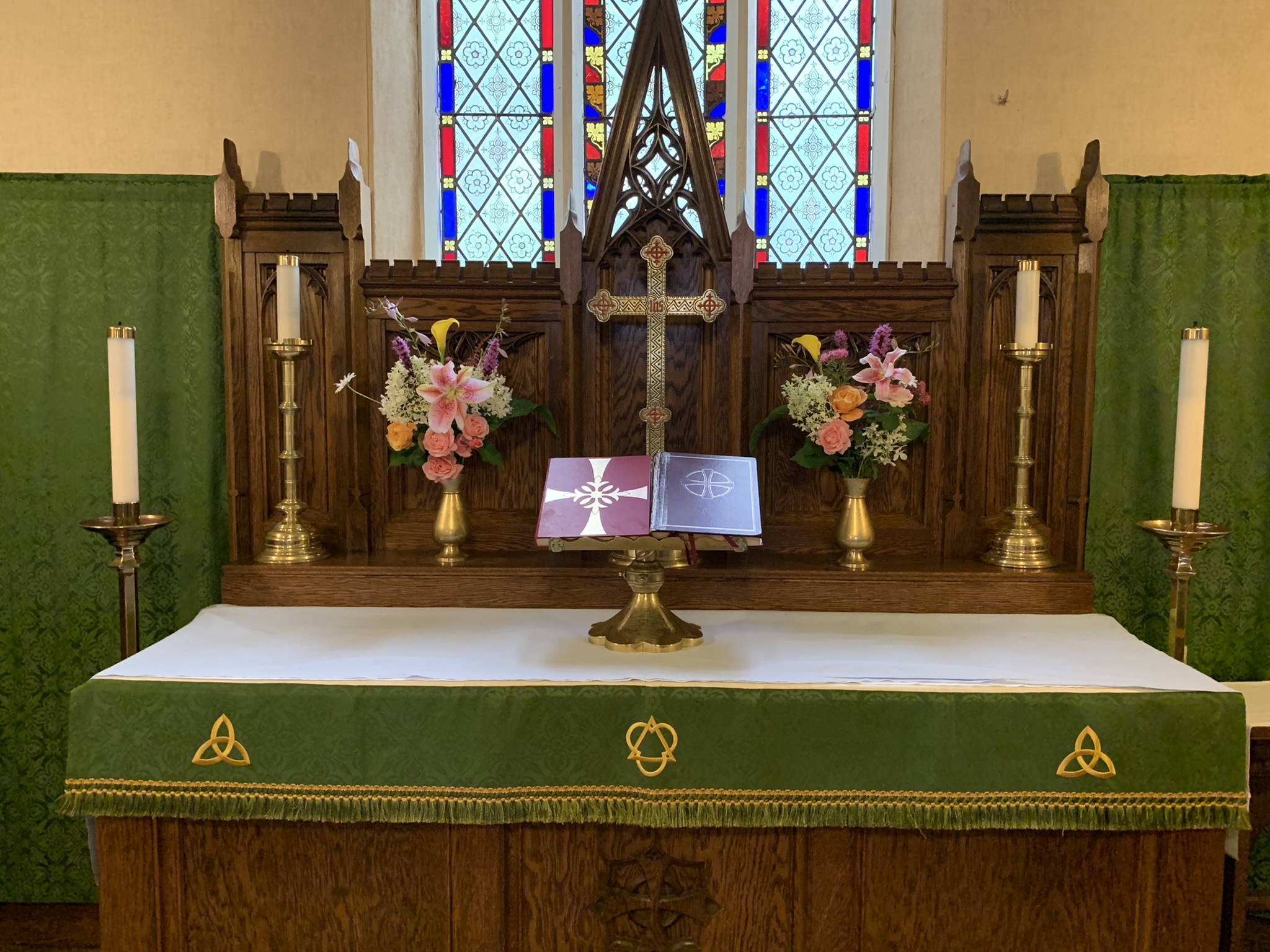 St. Luke's Altar Flowers in loving memory of Steven Ramey from Kingsley and Jane Ramey & Family, Sunday, July 31st, 2022.